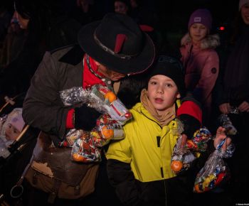 Spravodajstvo z podujatí / Rozprávkové Vianočné trhy 2025 priniesli do Rožňavy čarovnú atmosféru - foto