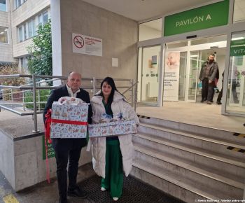 Spravodajstvo z podujatí / Primátor Michal Domik opäť rozdával radosť deťom v Rožňave - foto