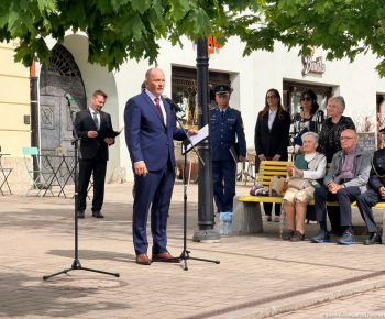 Spravodajstvo z podujatí / Mesto vzdalo hold hrdinom a odhalilo pamätnú tabuľu  - foto