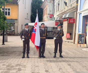 Spravodajstvo z podujatí / Mesto vzdalo hold hrdinom a odhalilo pamätnú tabuľu  - foto