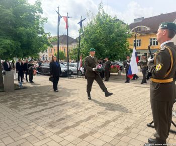 Spravodajstvo z podujatí / Mesto vzdalo hold hrdinom a odhalilo pamätnú tabuľu  - foto