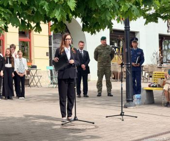 Spravodajstvo z podujatí / Mesto vzdalo hold hrdinom a odhalilo pamätnú tabuľu  - foto