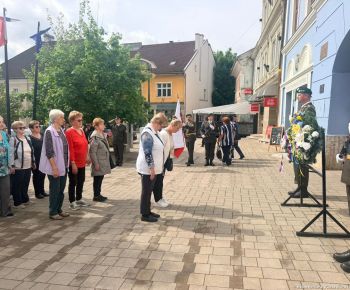Spravodajstvo z podujatí / Mesto vzdalo hold hrdinom a odhalilo pamätnú tabuľu  - foto