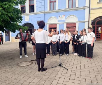 Spravodajstvo z podujatí / Mesto vzdalo hold hrdinom a odhalilo pamätnú tabuľu  - foto