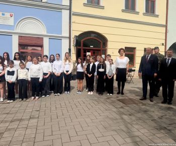 Spravodajstvo z podujatí / Mesto vzdalo hold hrdinom a odhalilo pamätnú tabuľu  - foto