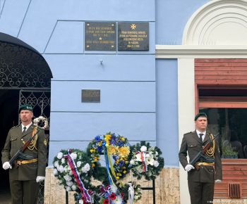 Spravodajstvo z podujatí / Mesto vzdalo hold hrdinom a odhalilo pamätnú tabuľu  - foto
