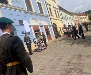 Spravodajstvo z podujatí / Mesto vzdalo hold hrdinom a odhalilo pamätnú tabuľu  - foto