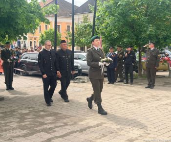 Spravodajstvo z podujatí / Mesto vzdalo hold hrdinom a odhalilo pamätnú tabuľu  - foto