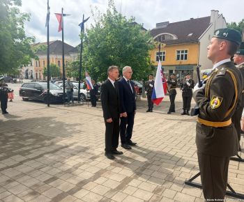 Spravodajstvo z podujatí / Mesto vzdalo hold hrdinom a odhalilo pamätnú tabuľu  - foto