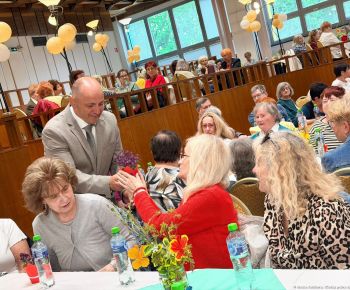 Spravodajstvo z podujatí / Mestský úrad v Rožňave ožil oslavami Dňa matiek   - foto