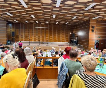 Spravodajstvo z podujatí / Mestský úrad v Rožňave ožil oslavami Dňa matiek   - foto