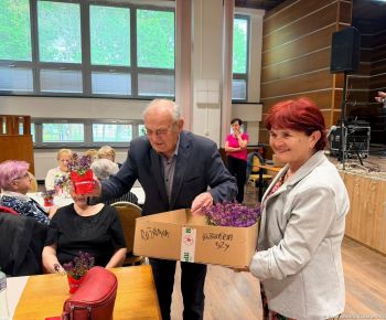 Spravodajstvo z podujatí / Mestský úrad v Rožňave ožil oslavami Dňa matiek   - foto