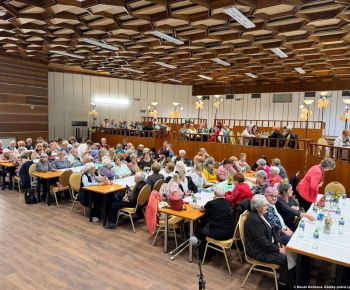 Spravodajstvo z podujatí / Mestský úrad v Rožňave ožil oslavami Dňa matiek   - foto
