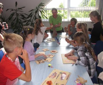 Spravodajstvo z podujatí / Ocenenie pre knižnicu i lesnú pedagogičku v projekte Les ukrytý v knihe - foto