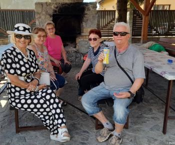 Akcie v dennom centre rok 2026 / Turisticko-poznávací zájazd členov JDS MO  a denného centra v Rožňave - foto