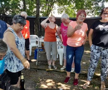 Akcie v dennom centre rok 2026 / Grilovačka namiesto turistiky priniesla skvelú náladu - foto