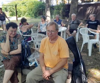 Akcie v dennom centre rok 2026 / Grilovačka namiesto turistiky priniesla skvelú náladu - foto