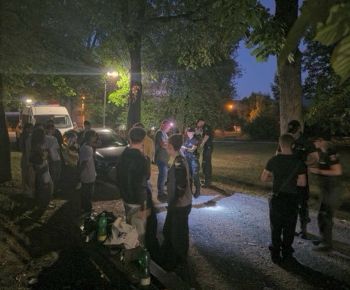 Zo života mestskej polície / Zisťovanie porušovania zákazu požívania alkoholických nápojov osobami maloletými a mladistvými - foto
