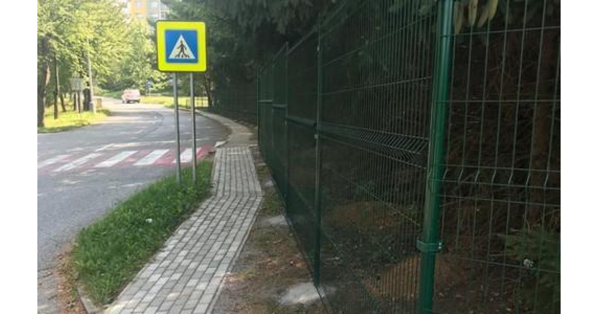 Oplotenie školského ihriska a základnej školy - ZŠ Juraja Hronca