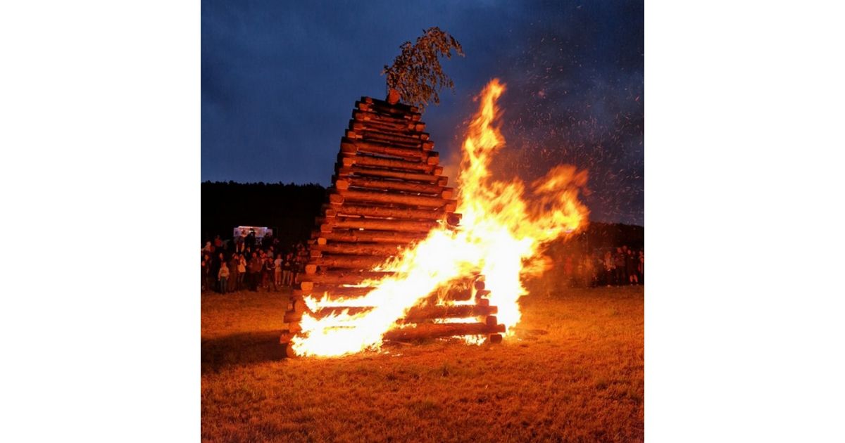 Rožňava opäť zažila Vatru Slobody: Oheň, hudba a spomienka na tých, ktorí vybojovali slobodu