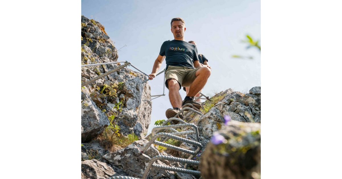 Turistický chodník na Hradovú v Tisovci je po obnove bezpečnejší a prístupnejší