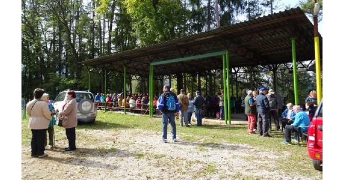 Príjemné počasie využili na turistiku