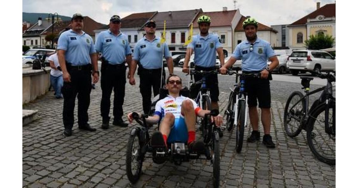 Káčer na bicykli