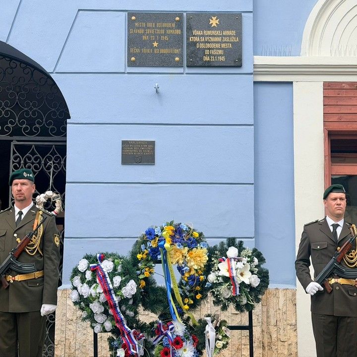 Fotka - Mesto vzdalo hold hrdinom a odhalilo pamätnú tabuľu 