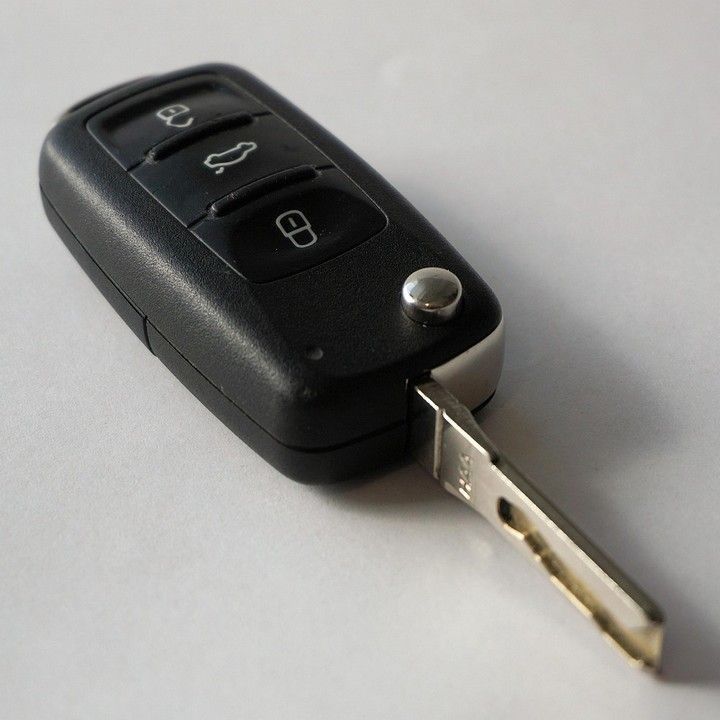 Fotka - Nájdený  kľúč od motorového vozidla