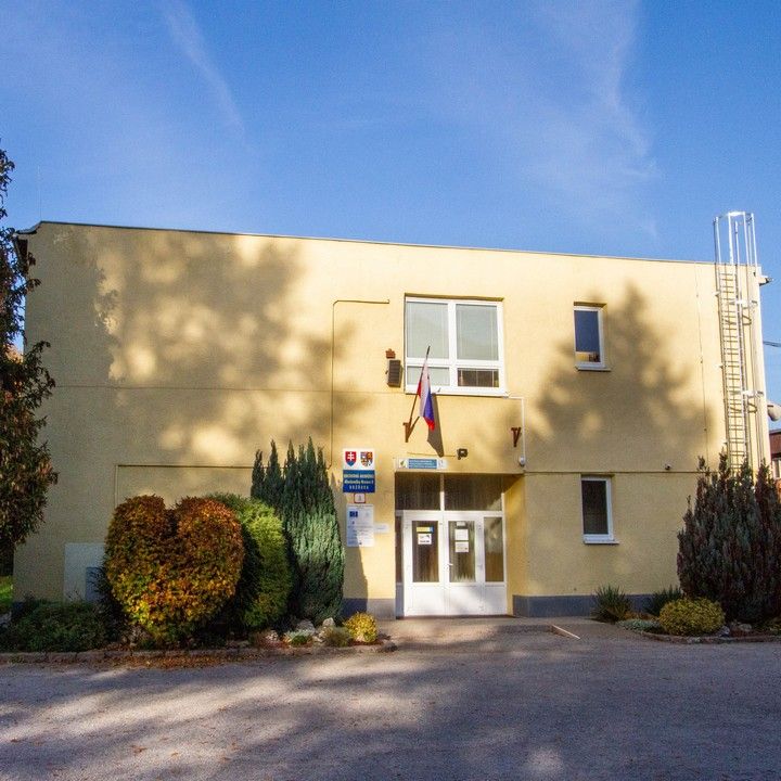 Fotka - Obchodná akadémia a Stredná odborná škola obchodu a služieb