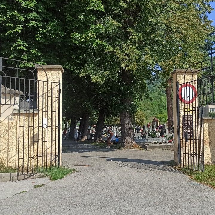 Fotka - Od 22.6.2026 je za cintorínske služby a hrobové miesta možné platiť aj na...