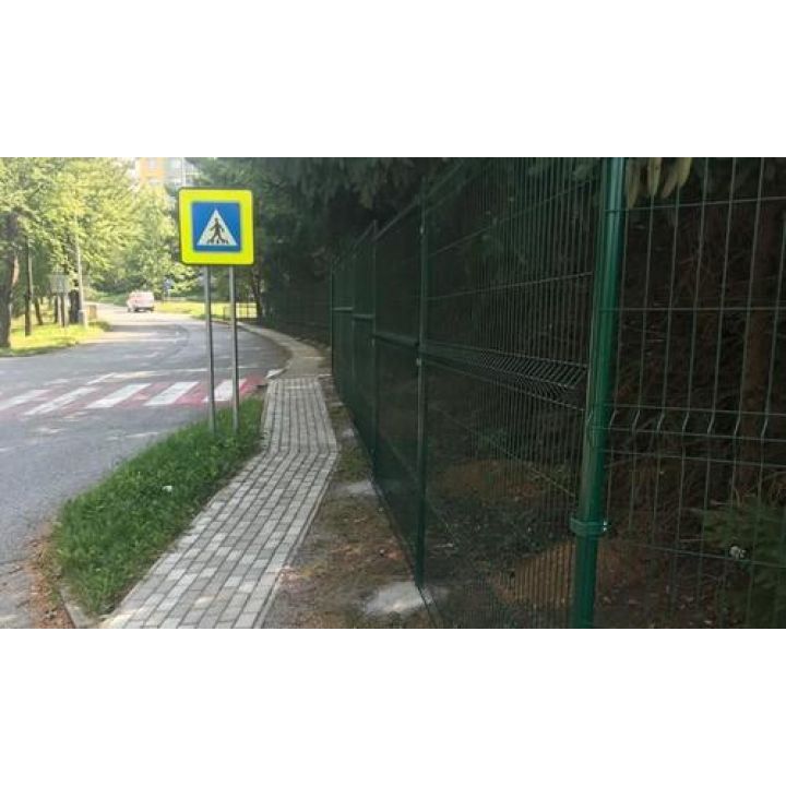 Fotka - Oplotenie školského ihriska a základnej školy - ZŠ Juraja Hronca