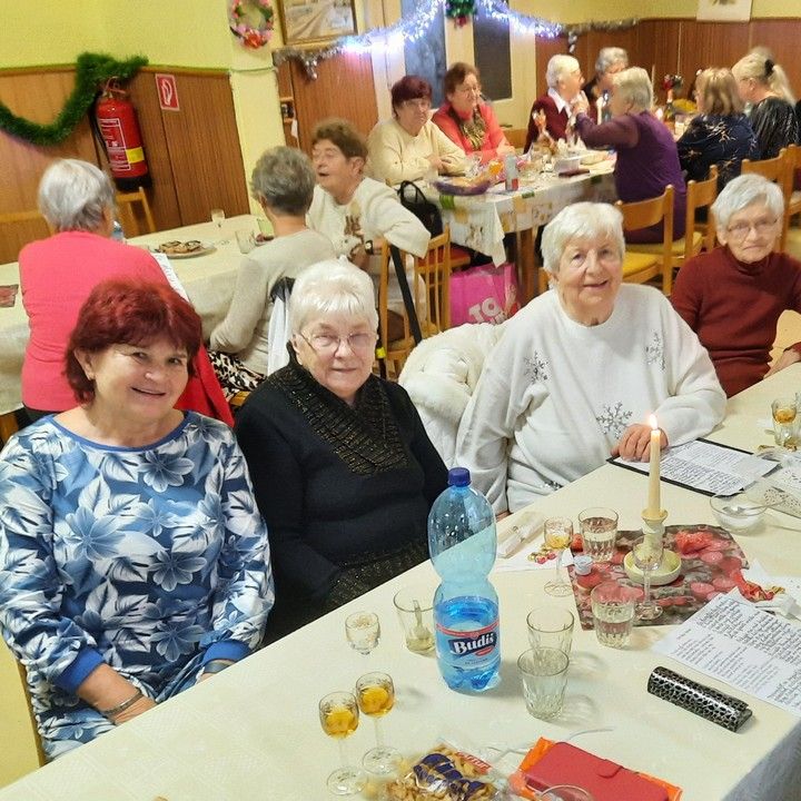 Fotka - Posedenie pod jedličkou