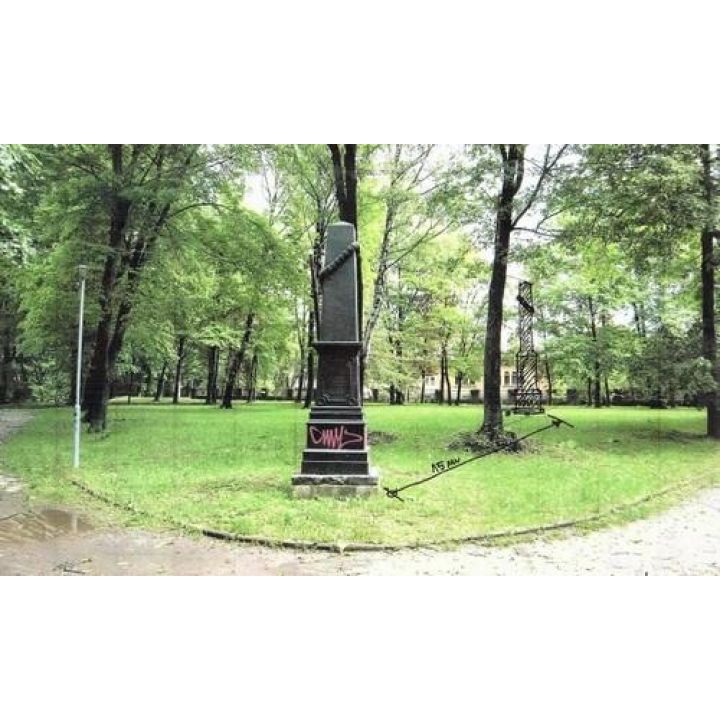 Fotka - Premiestnenie Pamätníka zakladateľa Veľkého parku Dr. Antala Kissa