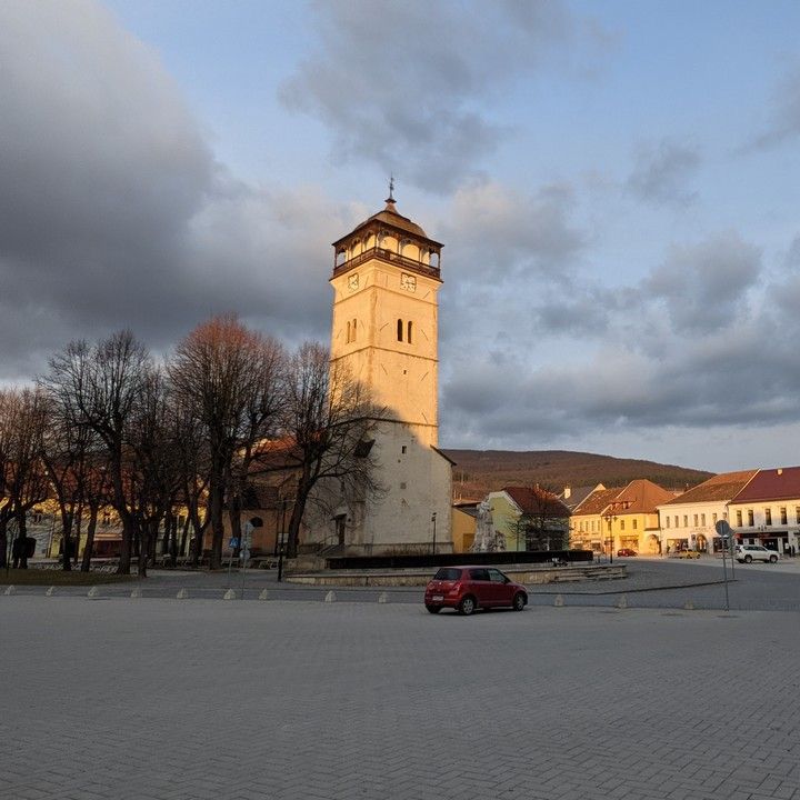 Fotka - Rekonštrukcia Námestia baníkov a Šafárikovej ulice v Rožňave