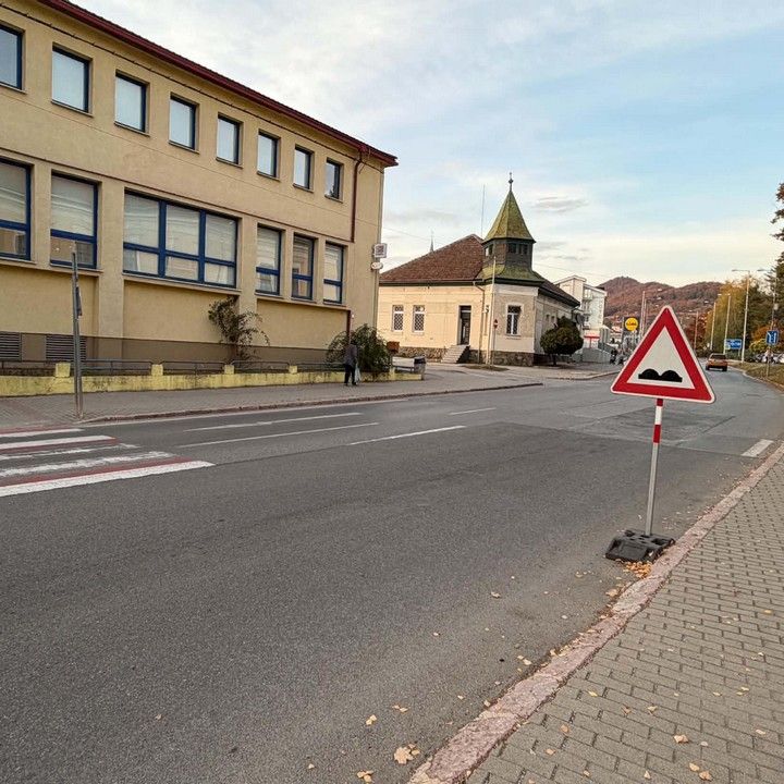 Fotka - Rekonštrukcia Šafárikovej ulice – SPP – distribúcia opraví poškodenú...