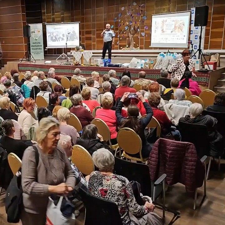 Fotka - Rožňavský veľtrh pre seniorov