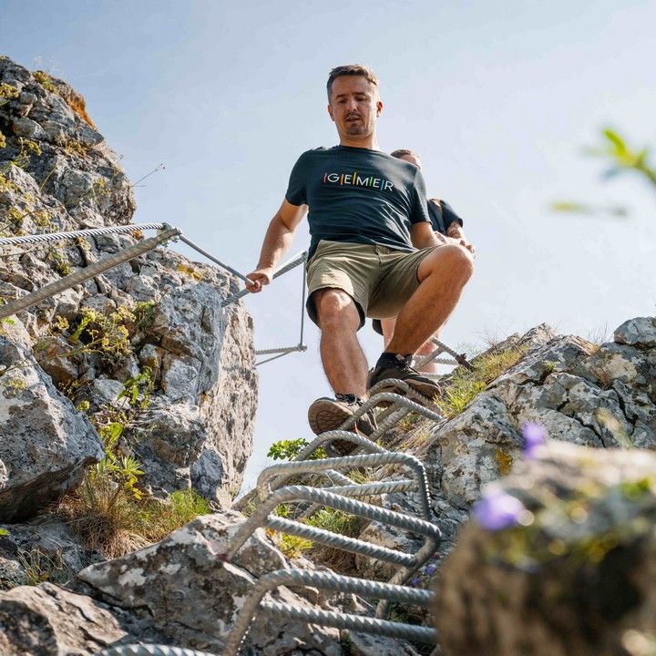 Fotka - Turistický chodník na Hradovú v Tisovci je po obnove bezpečnejší a...