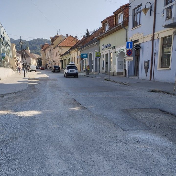 Fotka - Úplna uzávierka Šafárikovej ulice v úseku od OC Kocka po Námestie baníkov