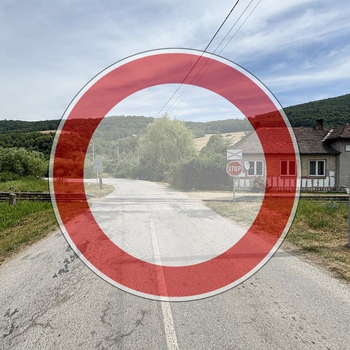 Fotka - Uzávierka železničného priecestia na ceste KSK – III/3028 na...
